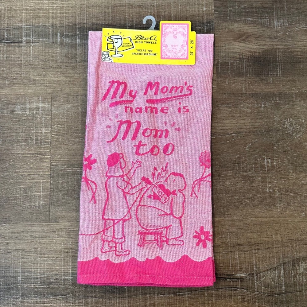 Blue Q Pink Dish Towel My Mom's Name Is Mom Too Funny Graphic Cotton WW612 NEW